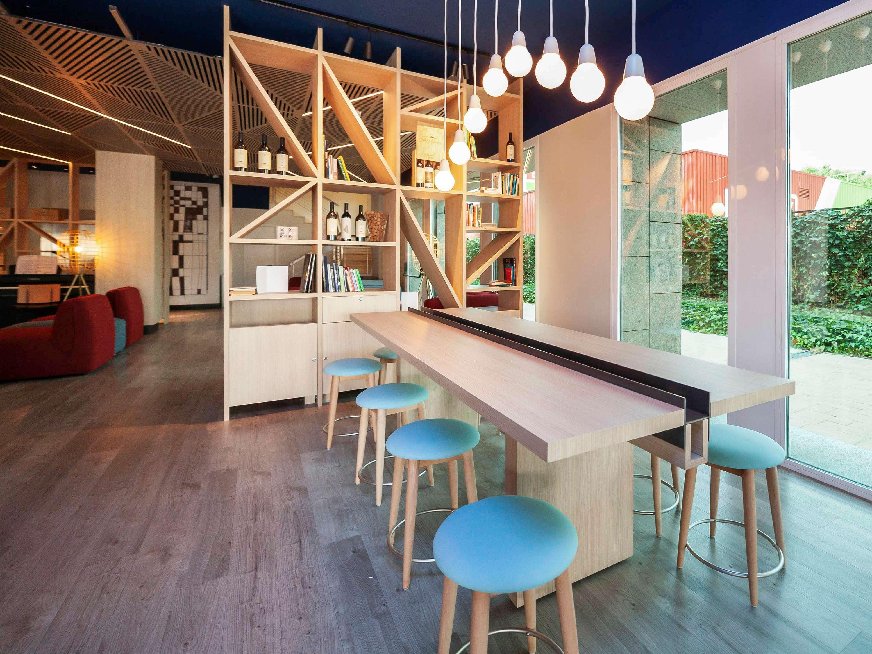 Ibis Alcala De Henares La Garena Hotel Екстериор снимка